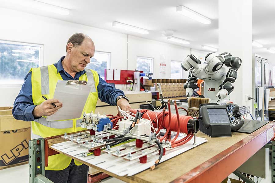 Bộ Cắt Sét Lan Truyền Là Gì? Nguyên Lý & Ứng Dụng Thực Tế 8 chong set LPI 1